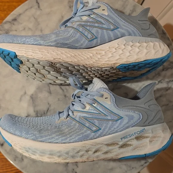 New Balance Fresh Foam 1080 V11 Women's Sneaker, Size 9 Wide - Picture 5 of 8